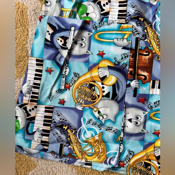 Women’s Scrub Top XXL NEW by White Cross - Fun Cats Playing Jazz NEVER WORN - Picture 5 of 7